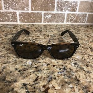 Ray Ban New Wayfarer (RB2132)